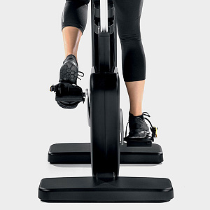 Купить Вертикальный велотренажер Technogym Artis Bike в Москве