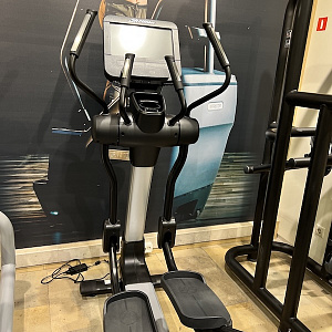Купить Эллиптический тренажер Life Fitness Discover SE 95X в Москве