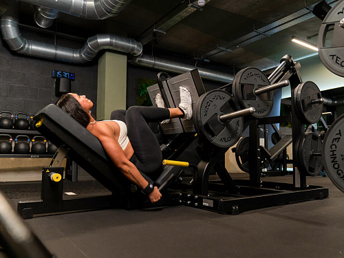 Жим ногами линейный Technogym Pure Strenght Linear Leg Press