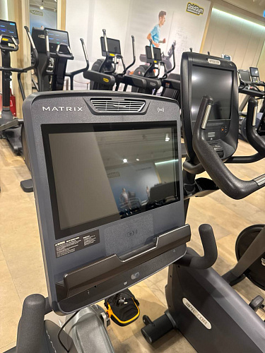 Горизонтальный велотренажер Matrix Fitness Performance Touch (витринный образец)
