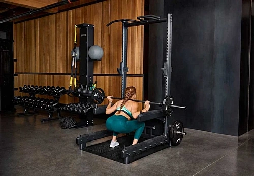Ягодичный мостик с рамой для приседаний Precor Glutebuilder GBR712