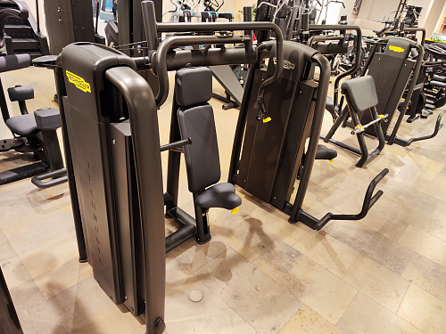 Жим от груди Technogym Selection 700 Chest Press