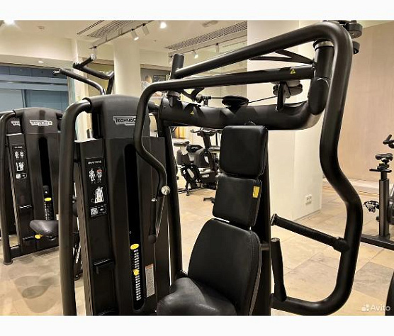 Жим от груди Technogym Chest Press Selection 900 фото5