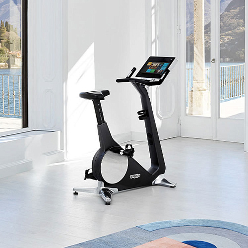 Вертикальный велотренажер Technogym Bike Personal