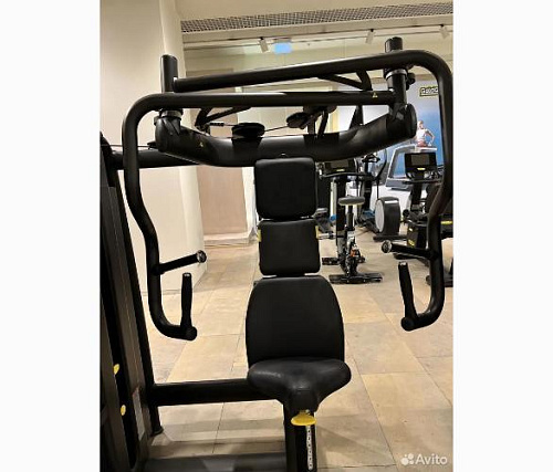 Жим от груди Technogym Chest Press Selection 900