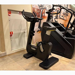 Купить Вертикальный велотренажер Technogym Artis Bike в Москве