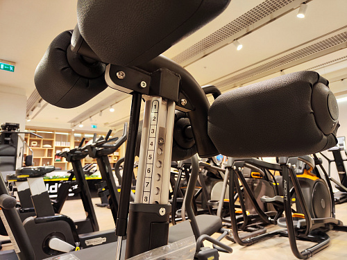 Скамья с отрицательным наклоном на пресс Technogym Pure Strength Adjustable Decline/Ab Crunch (витринный образец)