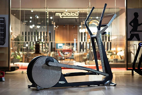 Эллиптический тренажер Technogym Personal Cross (+ Swarovski), лимитированная коллекция