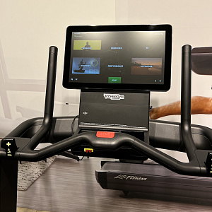 Купить Беговая дорожка Technogym Skillrun (с пробегом) в Москве