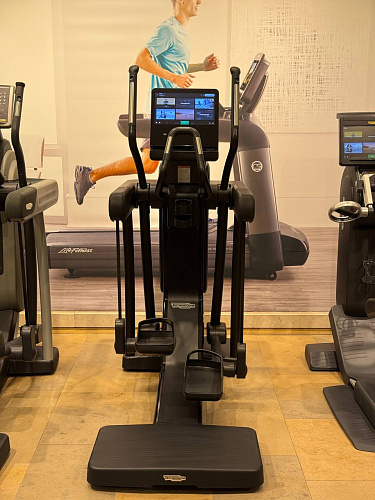 Эллиптический тренажер Technogym Artis Vario (витринный образец)