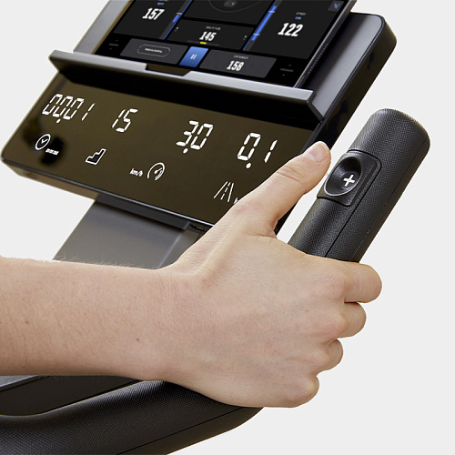 Вертикальный велотренажер Technogym Cycle