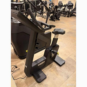 Купить Вертикальный велотренажер Technogym Artis Bike в Москве