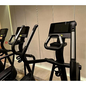 Купить Technogym Synchro 700 эллиптический тренажер в Москве