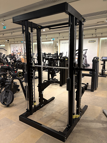 Машина Смита и силовая рама Technogym Universe