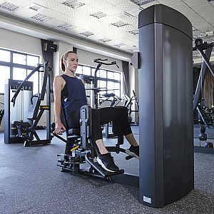 Купить Грузоблочный тренажер Spirit Fitness SP-4316 Сведение/разведение ног сидя в Москве