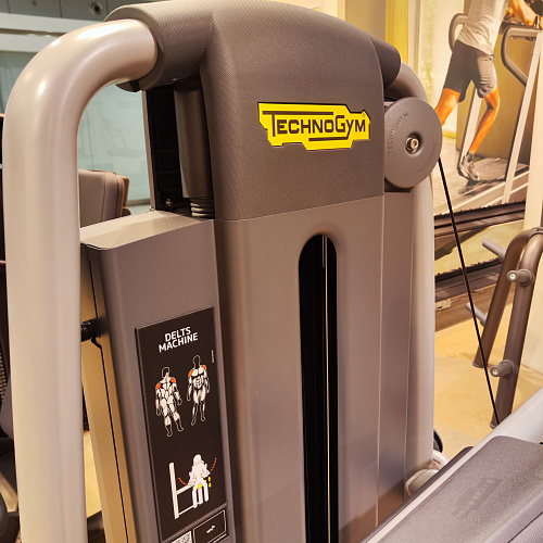 Дельт-машина Technogym Selection 900 Delts Machine (витринный образец)