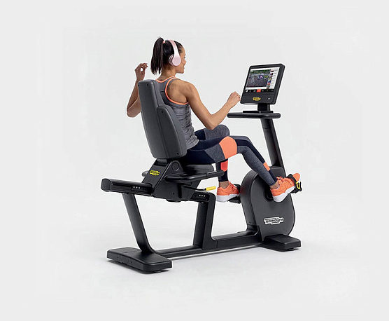 Велотренажер горизонтальный Technogym Excite Live Recline 500 Human Powered фото2