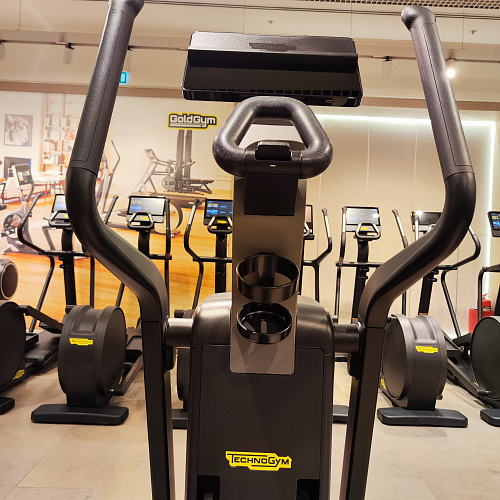 Эллиптический тренажер Technogym Elliptical (витринный образец)