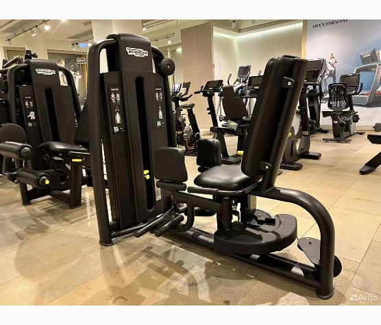 Technogym  Selection 700 Dual Abductor тренажёр для мышц бёдер