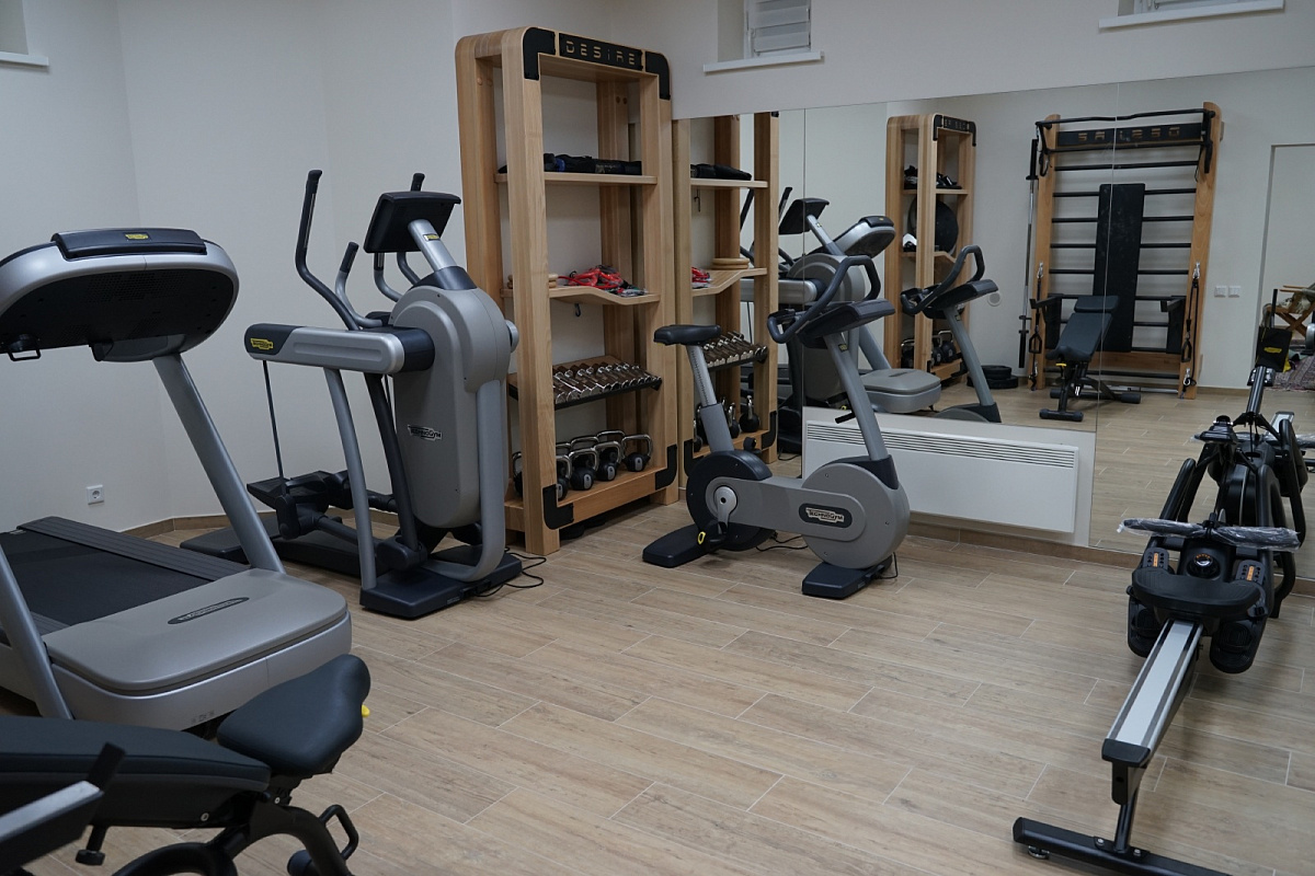 Компактный тренажёрный зал в загородном доме в Подмосковье