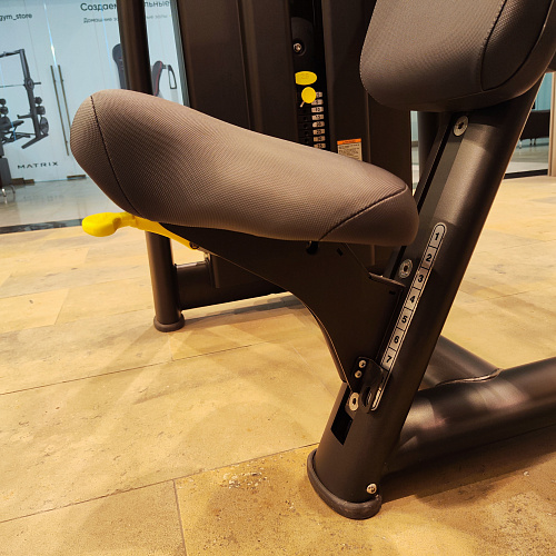 Жим от плеч Technogym Selection 700 Shoulder Press (витринный образец)