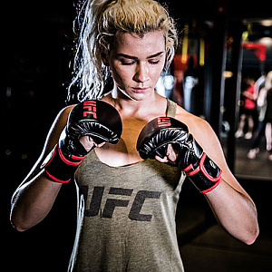 Купить UFC Перчатки MMA для спарринга 8 унций синие S/M в Москве