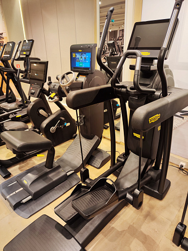 Эллиптический тренажер Technogym Excite Vario Live 7000 (витринный образец)