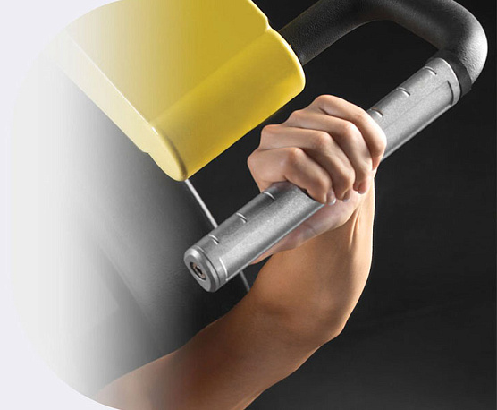 Нагружаемый дисками тренажер Technogym PURE SHOULDER PRESS BLK/BLK/BLK фото2