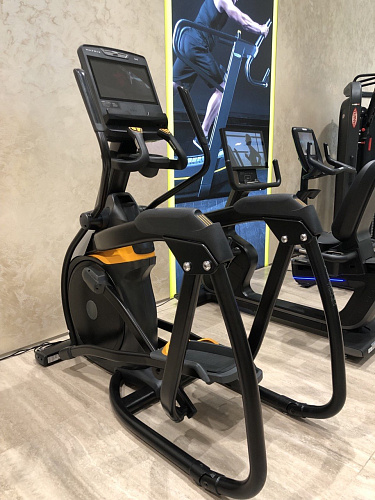Эллиптический тренажер Matrix Fitness Performance Touch Ascent Trainer (витринный образец)