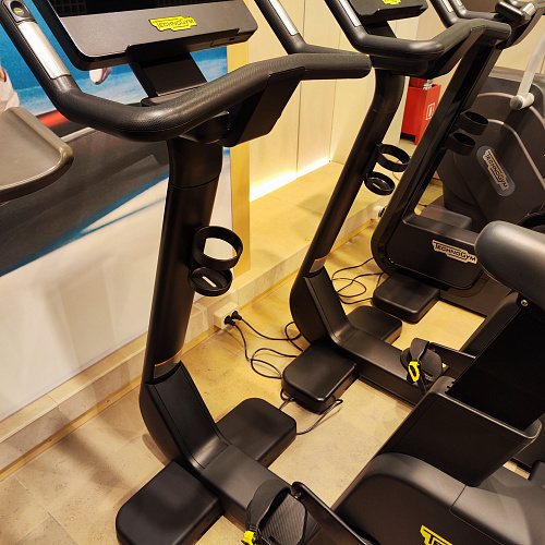 Велотренажер вертикальный Technogym Excite Bike Live 700 (в отличном состоянии)