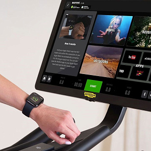 Купить Вертикальный велотренажер Technogym Bike в Москве