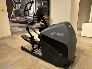 Эллиптический тренажер Octane Эллиптический тренажер Octane XT-ONE с консолью Smart