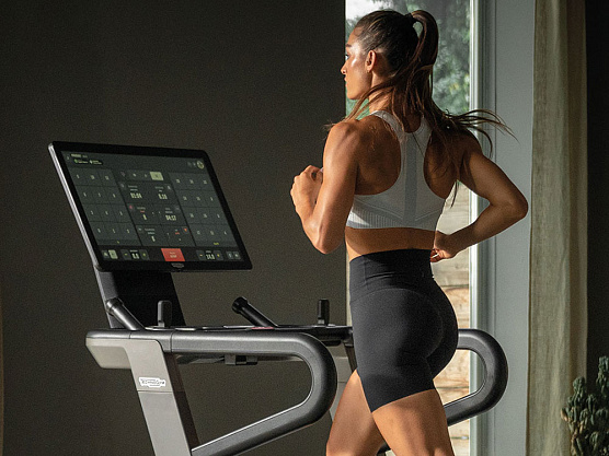 Беговая дорожка Technogym Run HIIT фото7