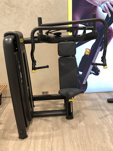 Жим от груди Technogym Selection 700 Chest Press
