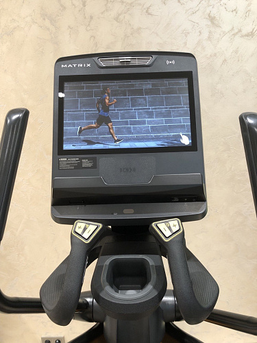 Эллиптический тренажер Matrix Fitness Performance Touch Ascent Trainer (витринный образец)
