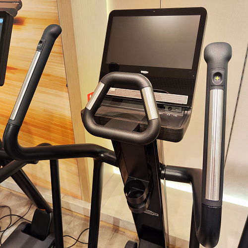 Эллиптический тренажер Technogym Artis Synchro Unity 3.0 (витринный образец)