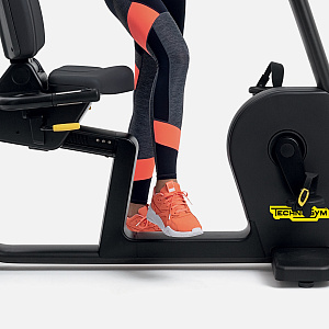 Горизонтальный велотренажер Technogym Excite Recline Connect 300 HP Купить Горизонтальный велотренажер Technogym Excite Recline Connect 300 HP в Москве