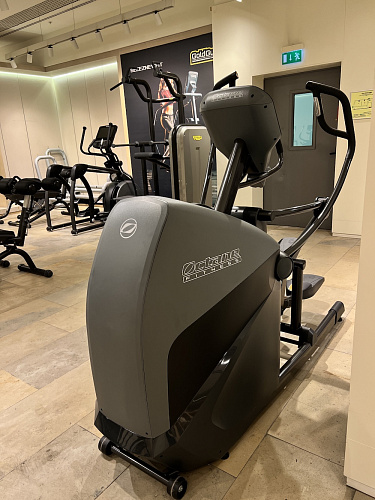 Эллиптический тренажер Octane XT-ONE с консолью Smart