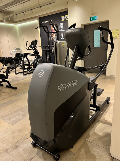 Эллиптический тренажер Octane XT-ONE с консолью Smart фото5