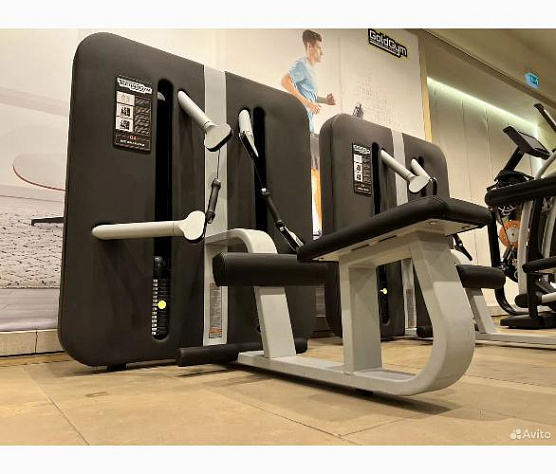 Грузоблочный тренажер для нижней тяги Technogym Kinesis Low Pull фото3