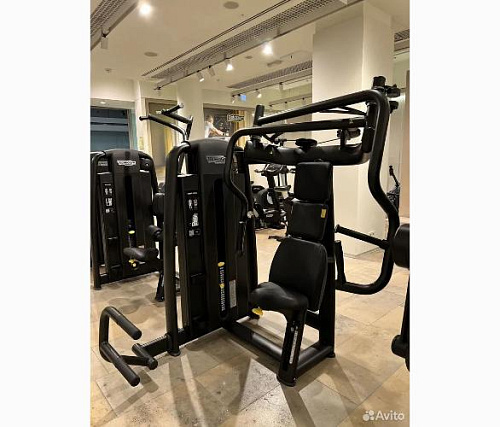 Жим от груди Technogym Chest Press Selection 900 Купить Жим от груди Technogym Chest Press Selection 900 в Москве