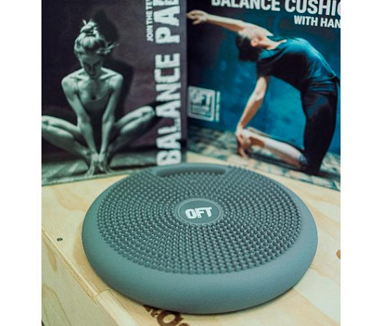 Подушка массажно-балансировочная с ручкой Original FitTools серая фото5
