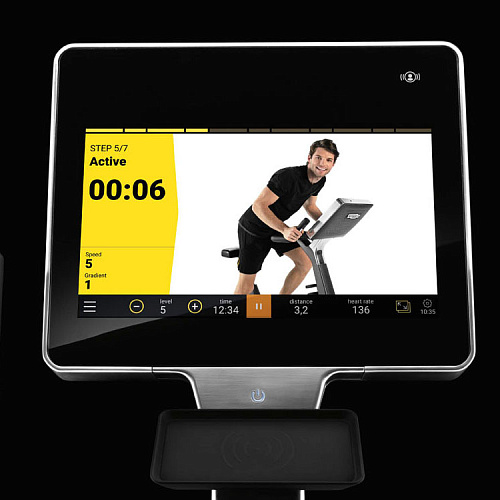 Вертикальный велотренажер Technogym Bike Personal