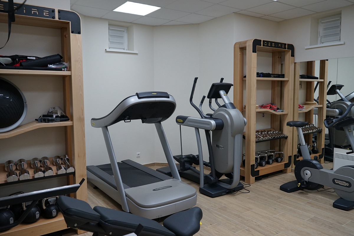 Компактный тренажёрный зал в загородном доме в Подмосковье