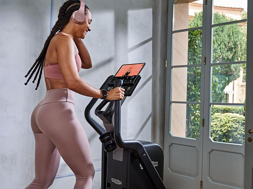 Эллиптический тренажер Technogym Elliptical