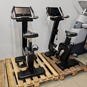 Купить Вертикальный велотренажер Technogym Artis Bike в Москве
