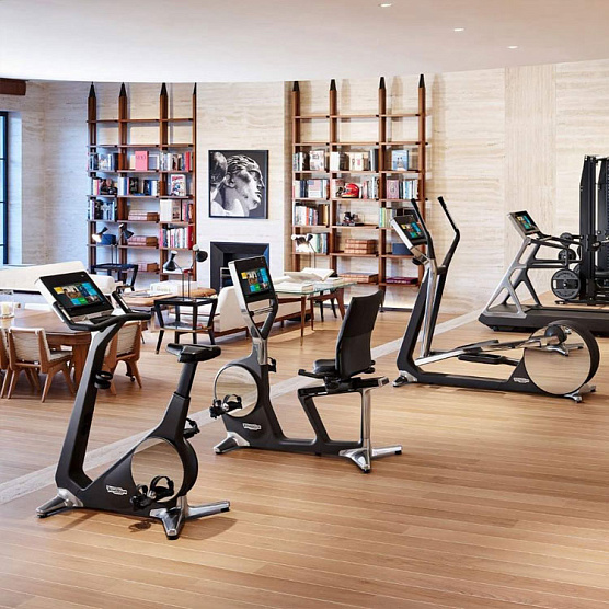 Горизонтальный велотренажер Technogym Recline Personal фото19