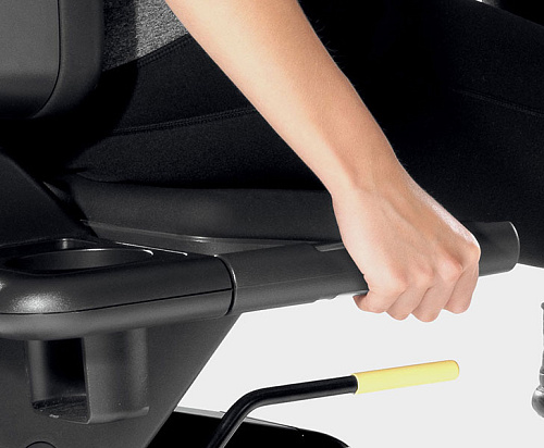 Горизонтальный велотренажер Technogym Artis Recline