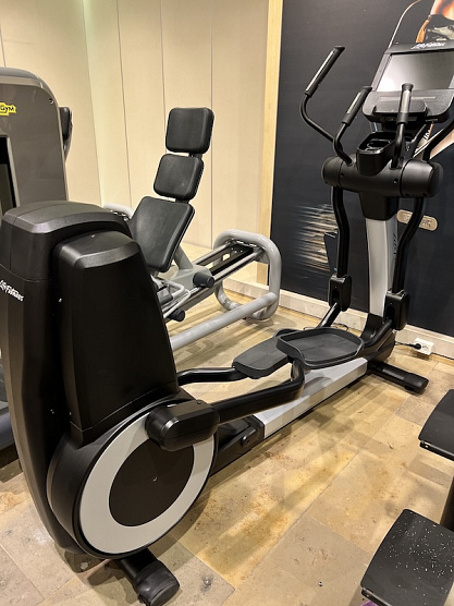 Эллиптический тренажер Life Fitness Discover SE 95X фото4