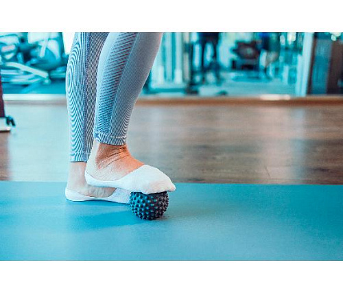 Мяч массажный Original FitTools 9 см серый